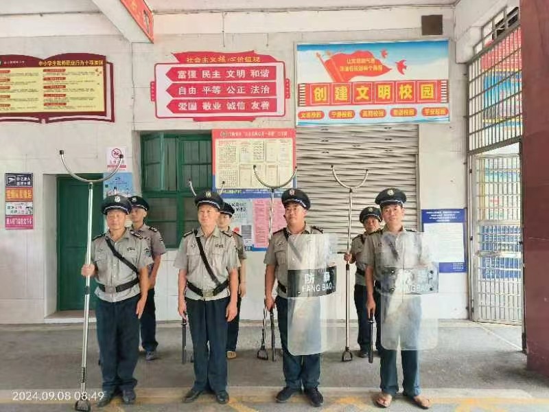 解放小学开展校园反恐防暴应急 演练