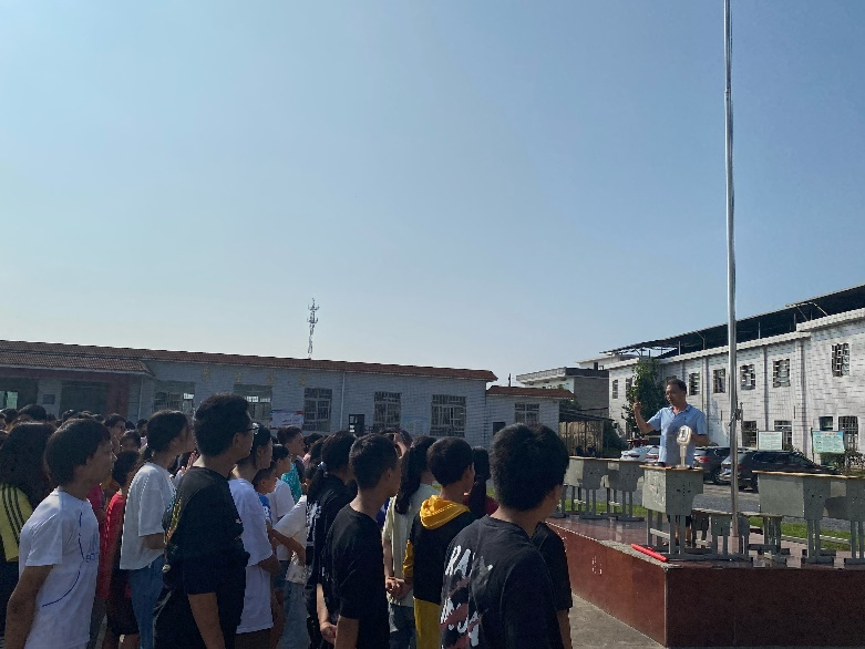 飞仙桥中学举办开学法制讲座