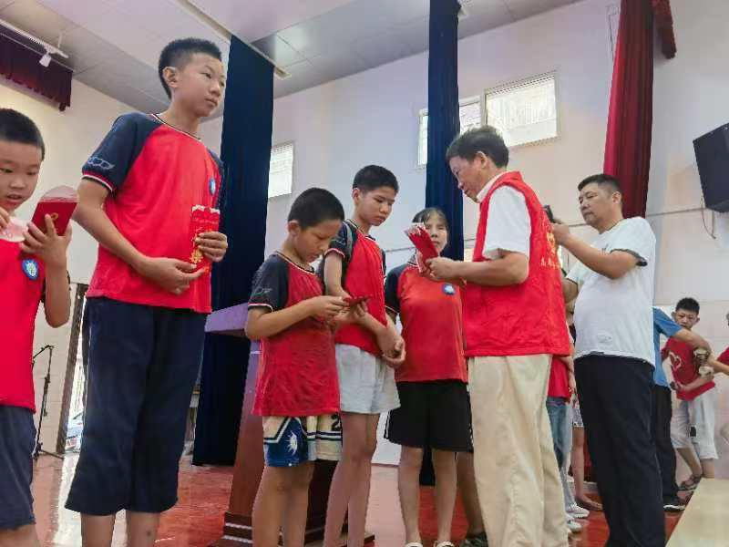 志存高远献爱心