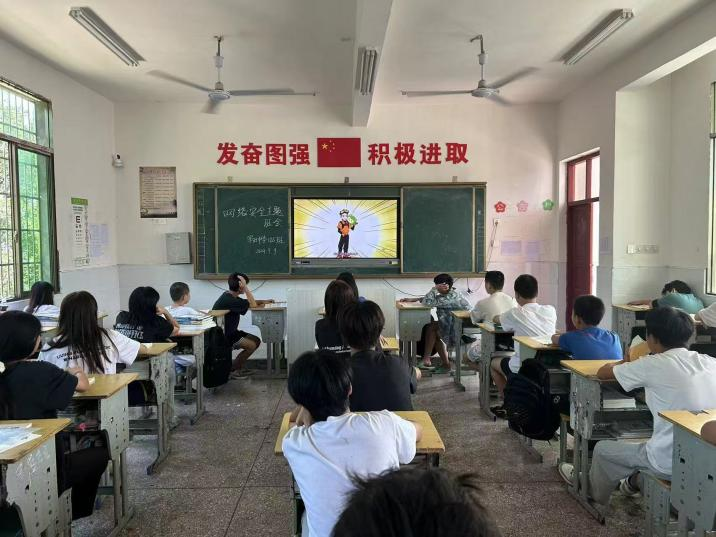 回龙寺镇军田中学开展“网络安全宣传周”校园日