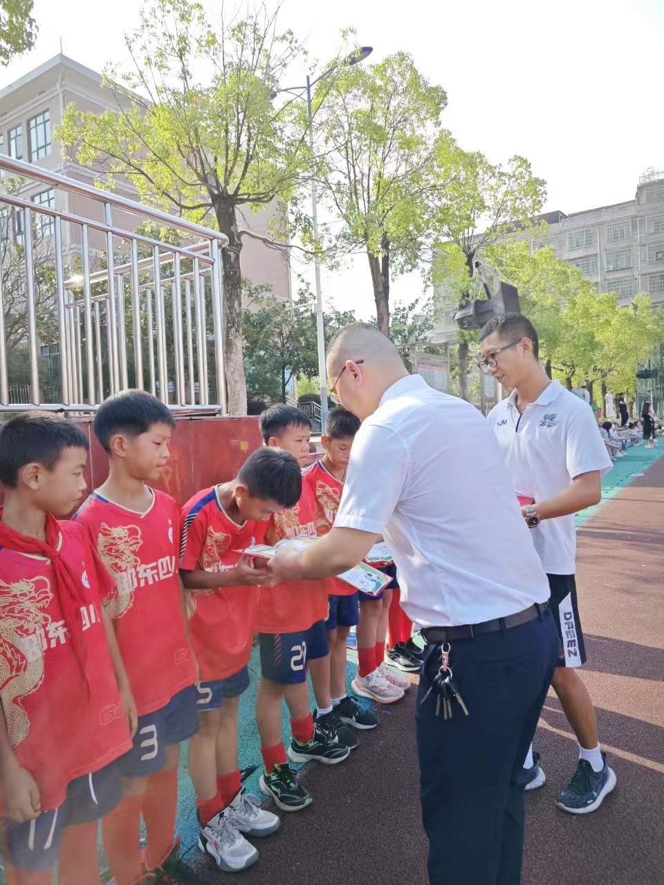 邵东城区四完小:开学典礼注重