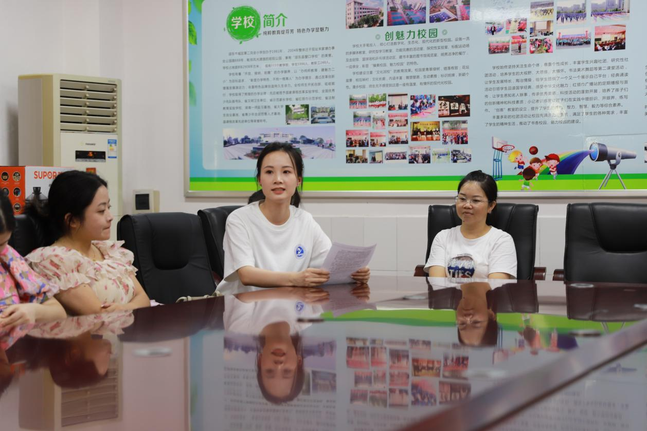 城区二小热烈庆祝第40个教师节