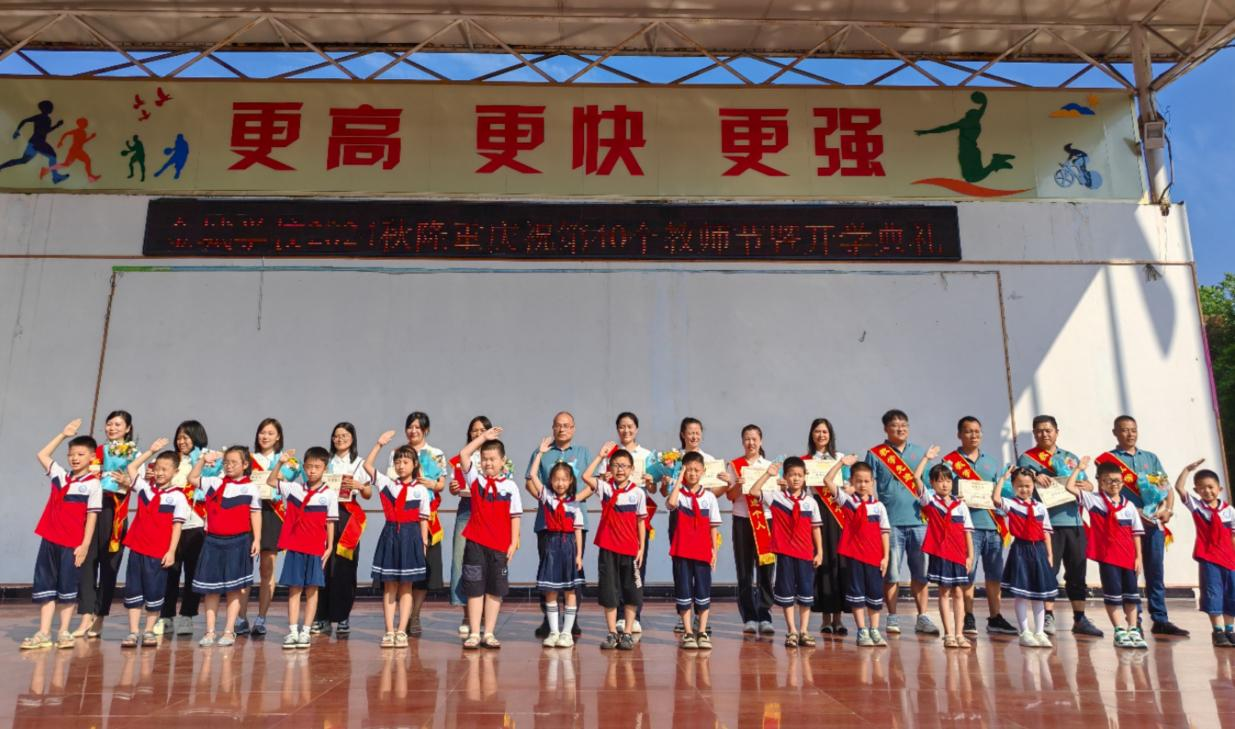 提灯引路，聚梦成光