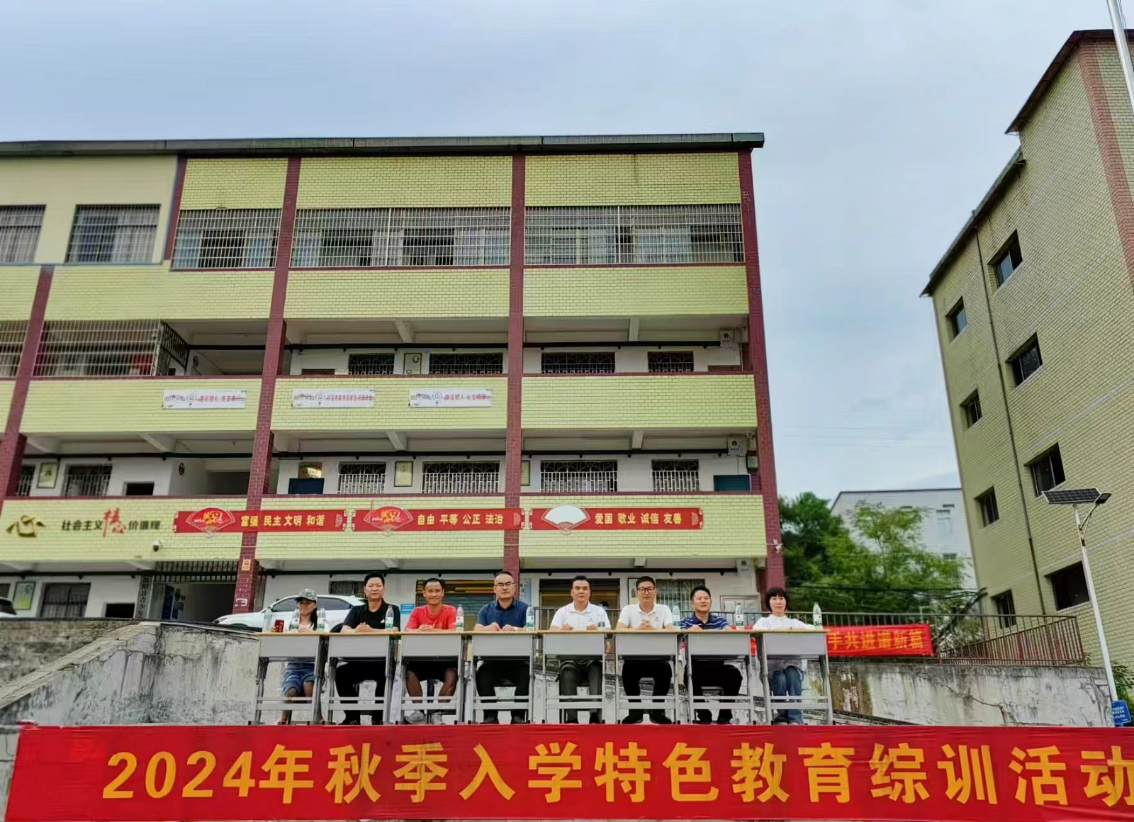 塘渡口中学新生入学特色教育活动圆满结束