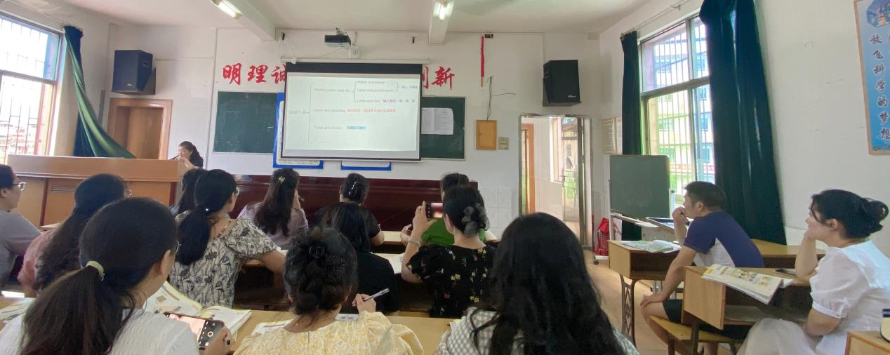 新宁县解放小学召开小学英语新教材培训