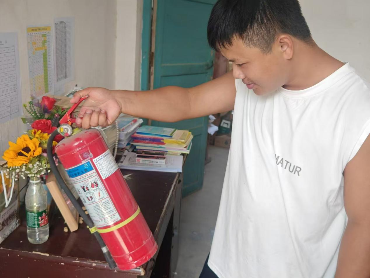 “人人讲安全，个个会应急”开展教师消防安全知识培训