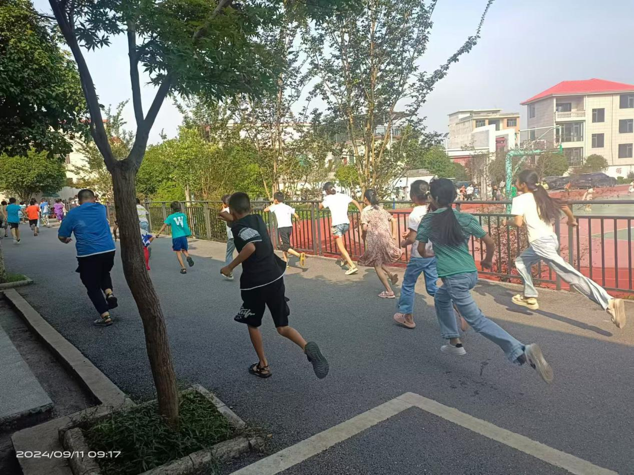 万塘中心小学开展消防安全演练