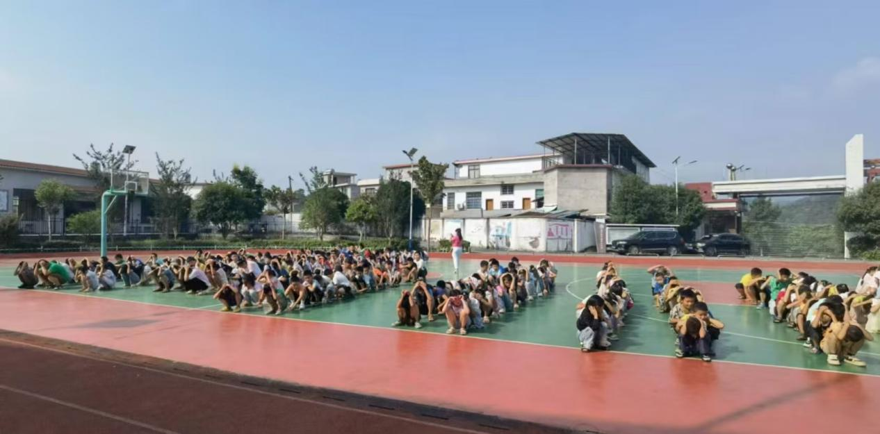 万塘中心小学开展消防安全演练