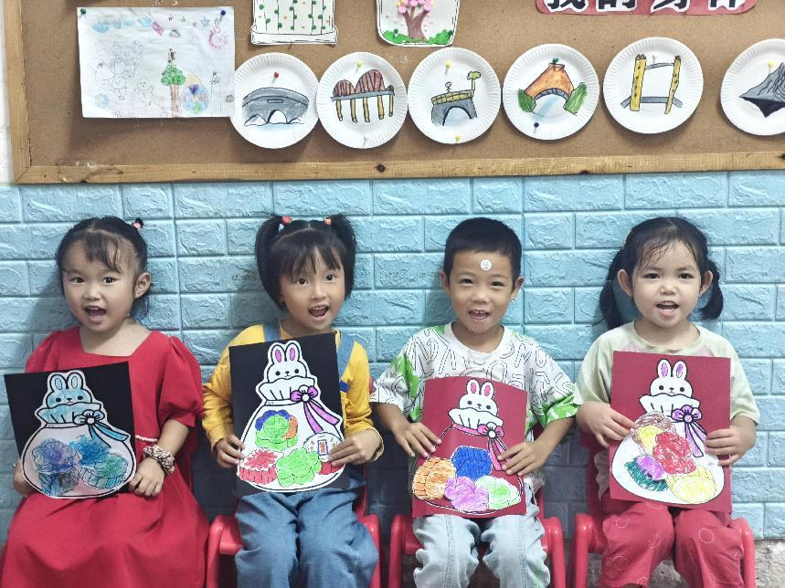 新宁县崀山中心幼儿园开展“浓浓中秋情”中秋节主题活动
