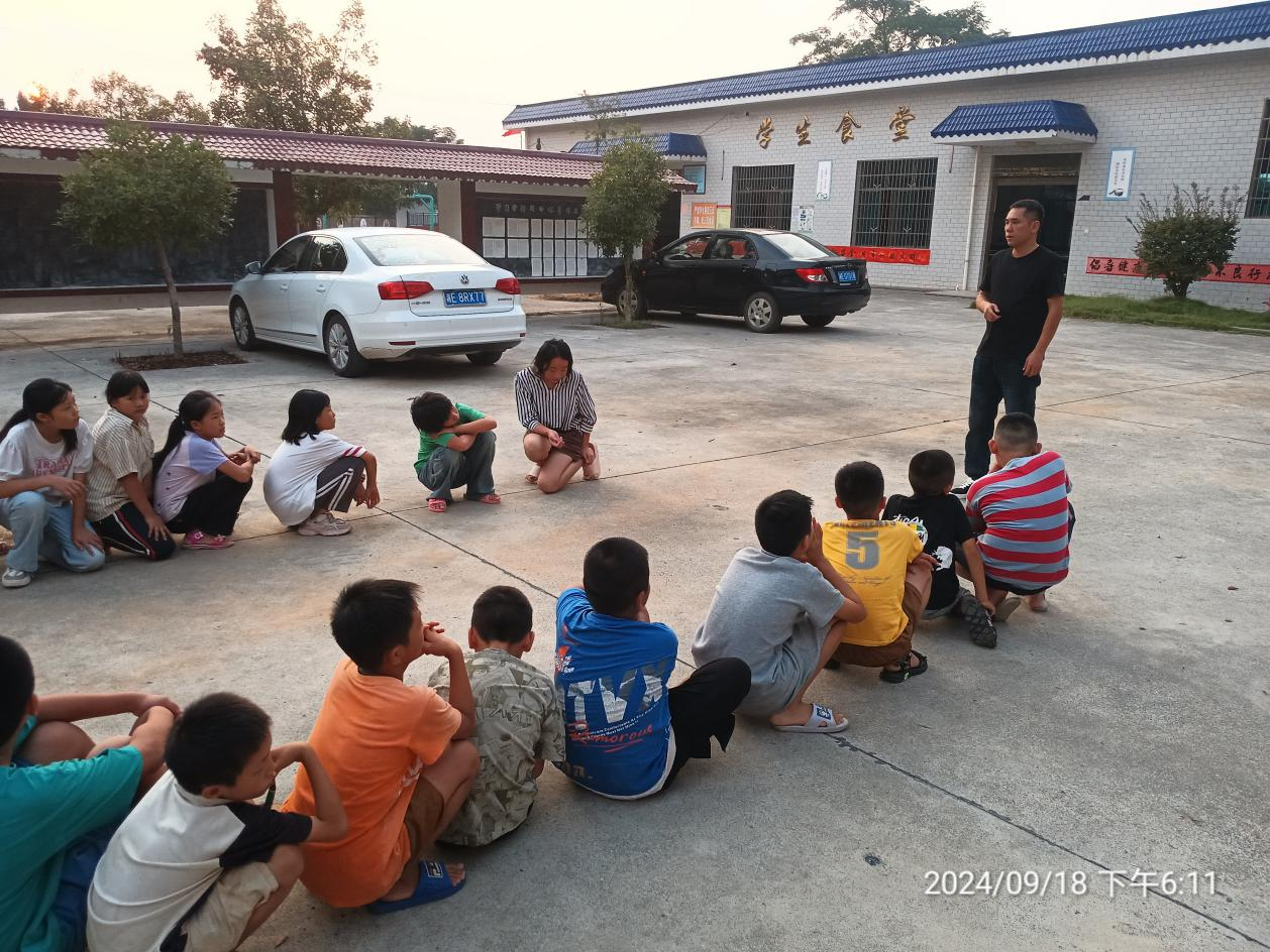 万塘乡白马田中心小学 开展宿舍消防安全演练