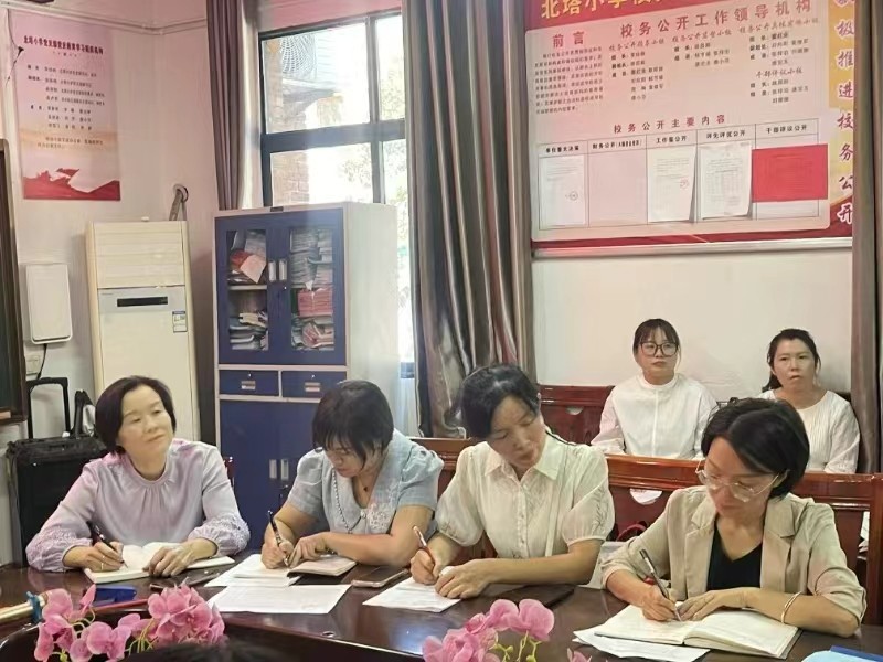 践行新课标，探索新教材：