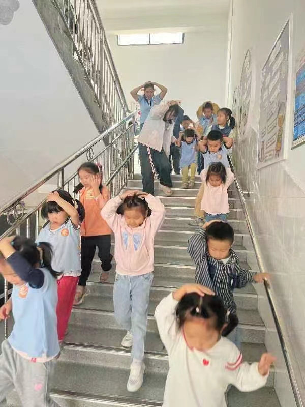 演练有方，地震不慌