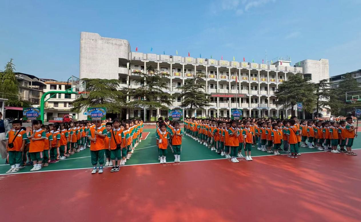 抓常规教育，促习惯养成