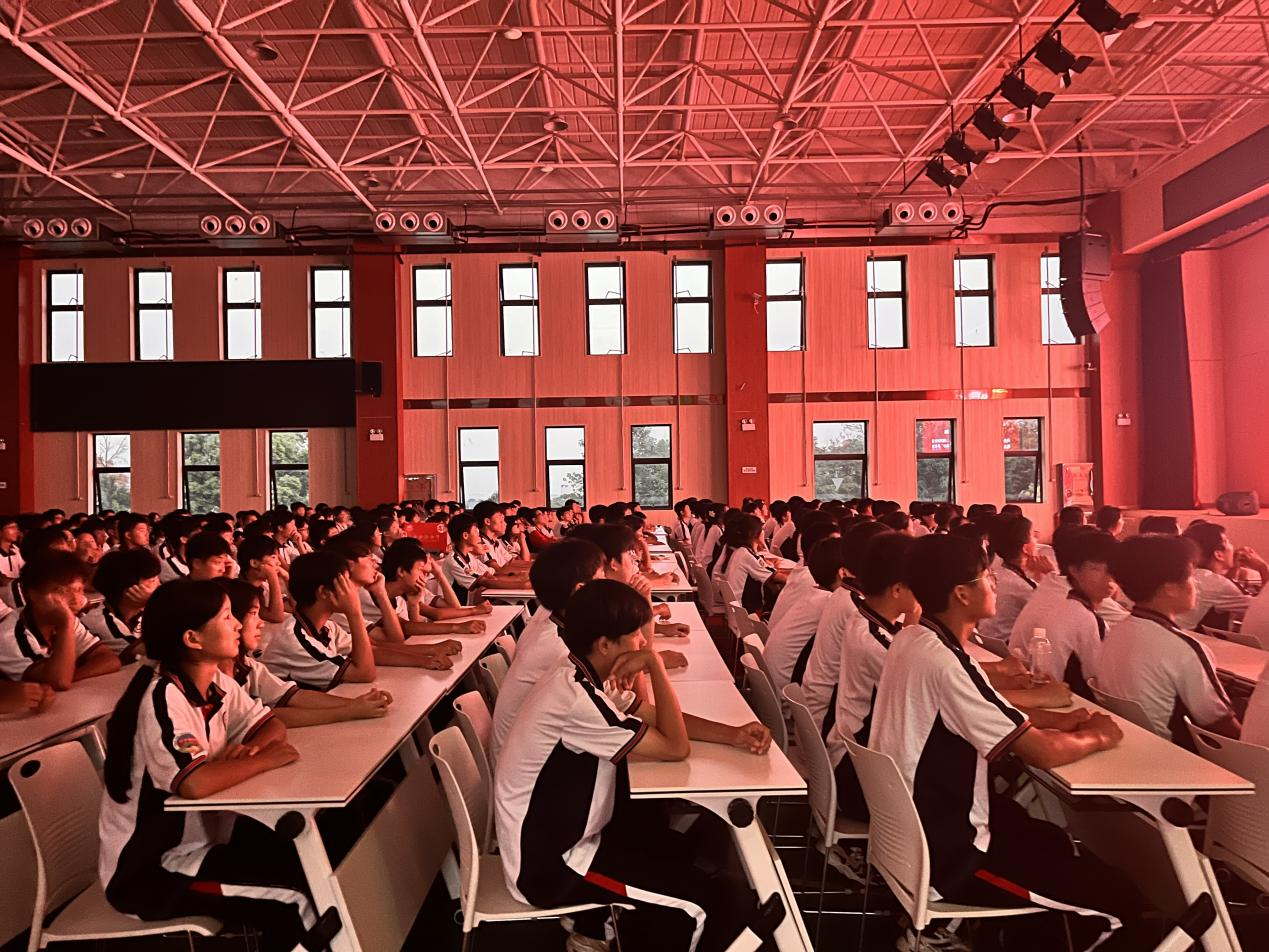 把课堂搬进红色热土