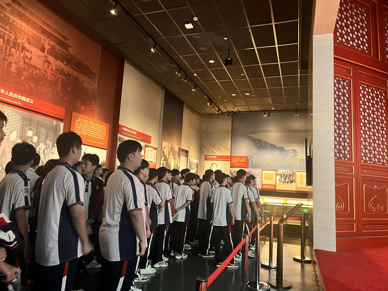 把课堂搬进红色热土