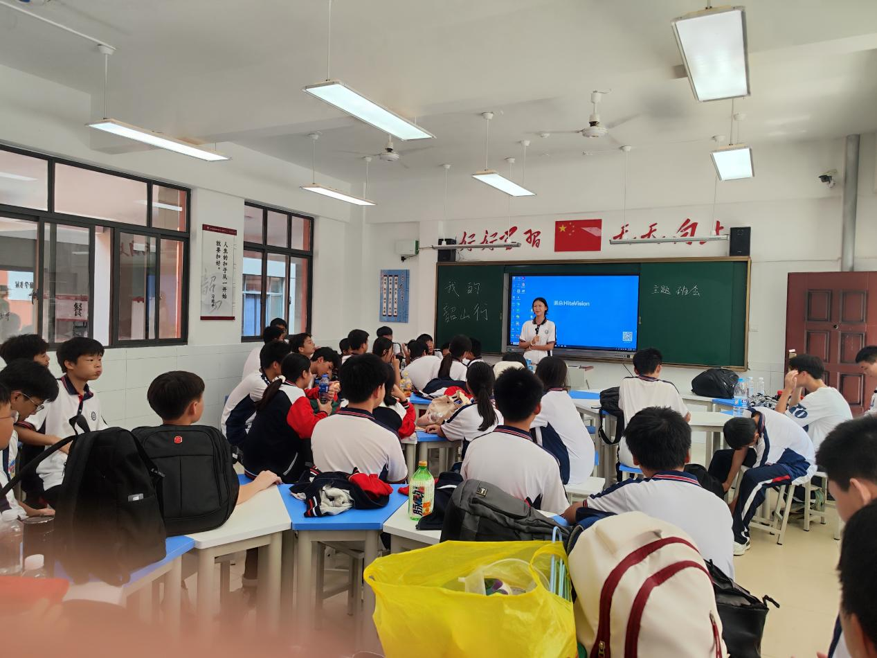 把课堂搬进红色热土