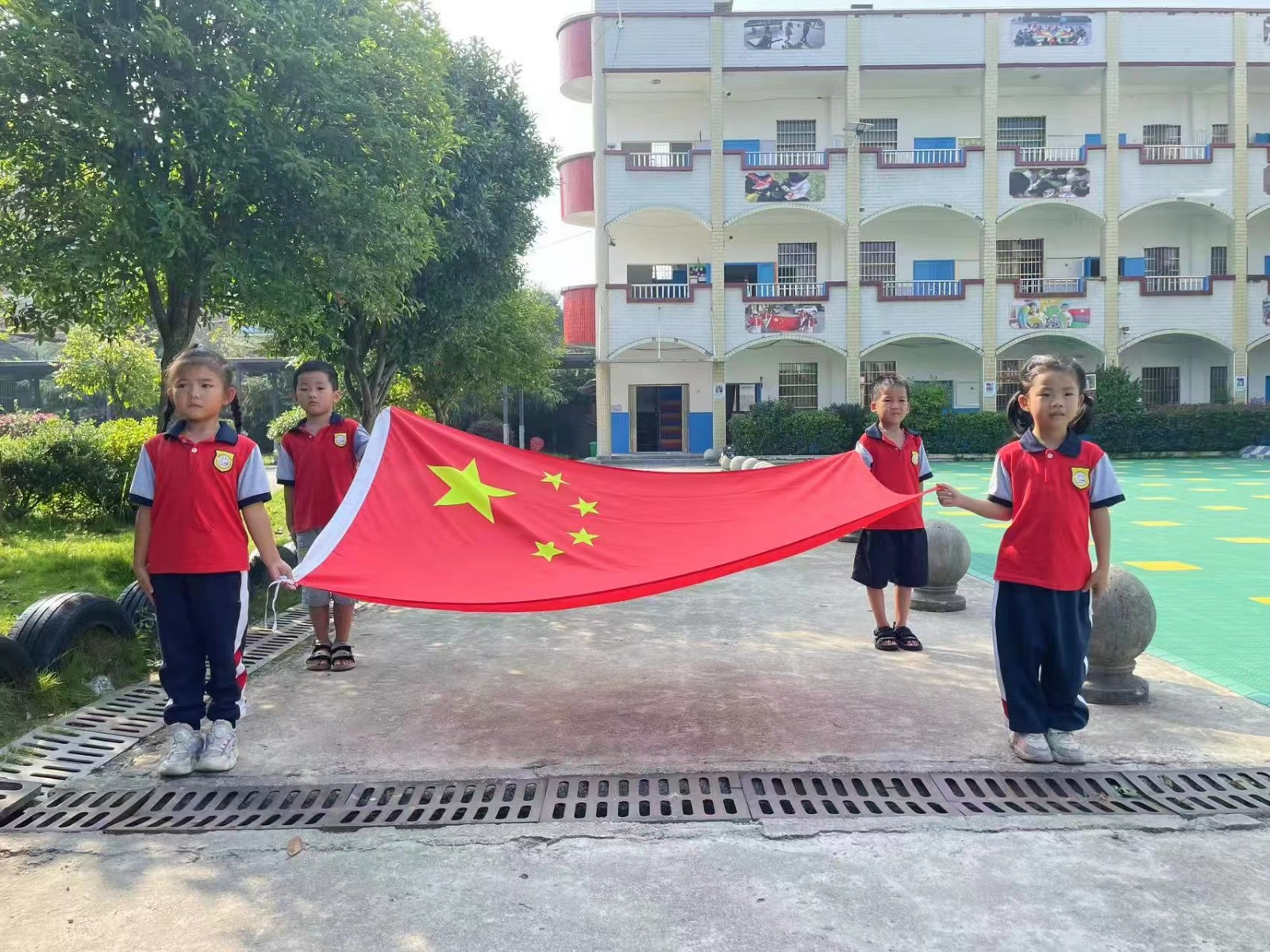 回龙寺镇中心幼儿园开展国庆节主题活动