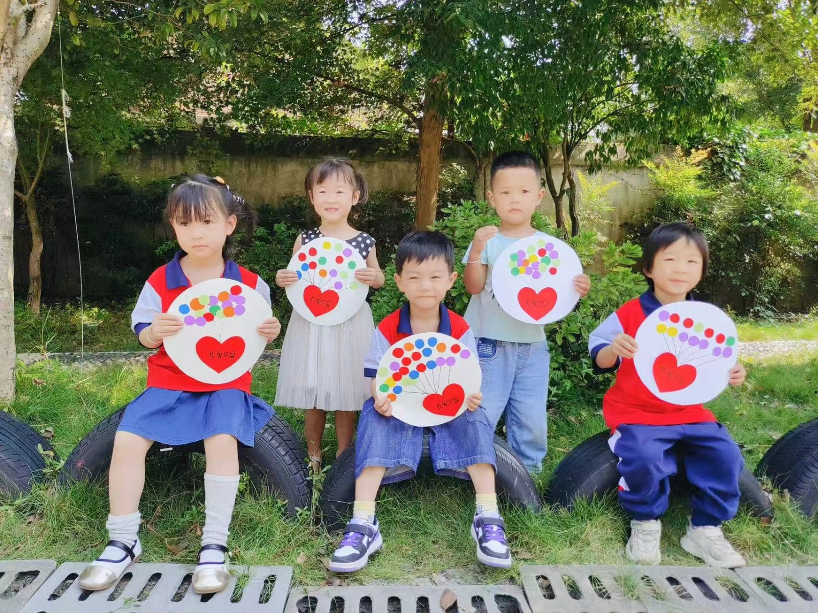 回龙寺镇中心幼儿园开展国庆节主题活动