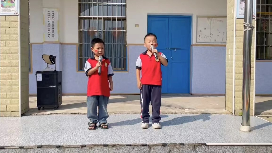 回龙寺镇中心幼儿园开展国庆节主题活动