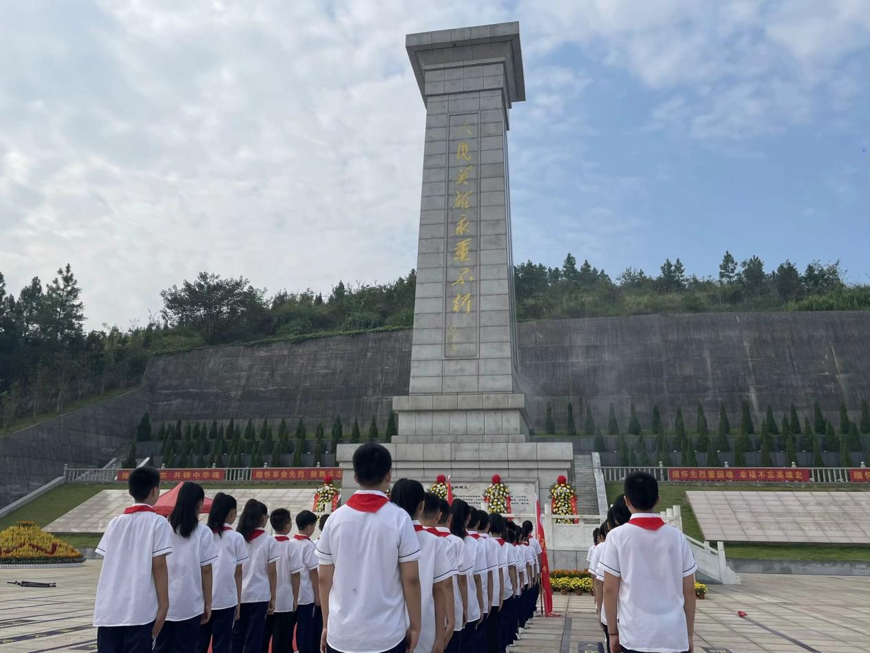 追忆峥嵘岁月  弘扬先烈精神