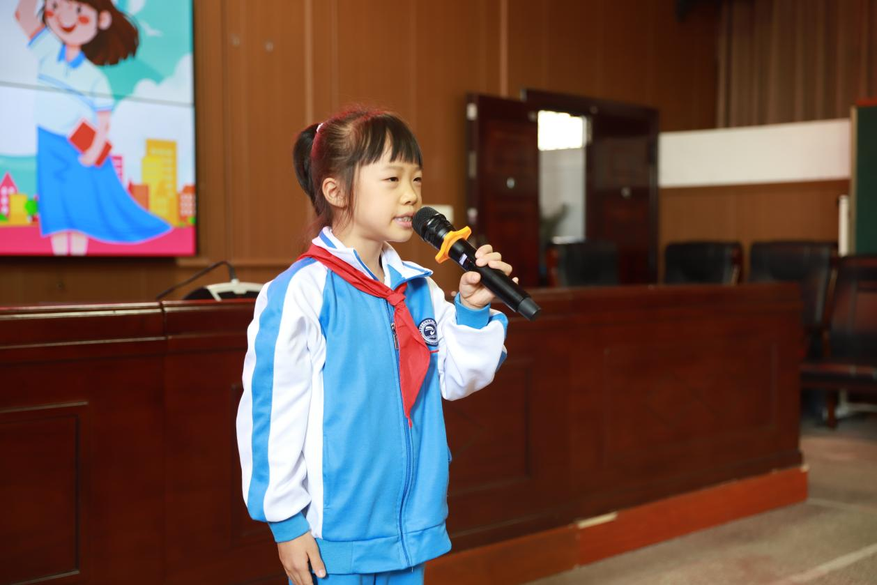 城区二小：新队员扬帆起航，少先队再添新彩