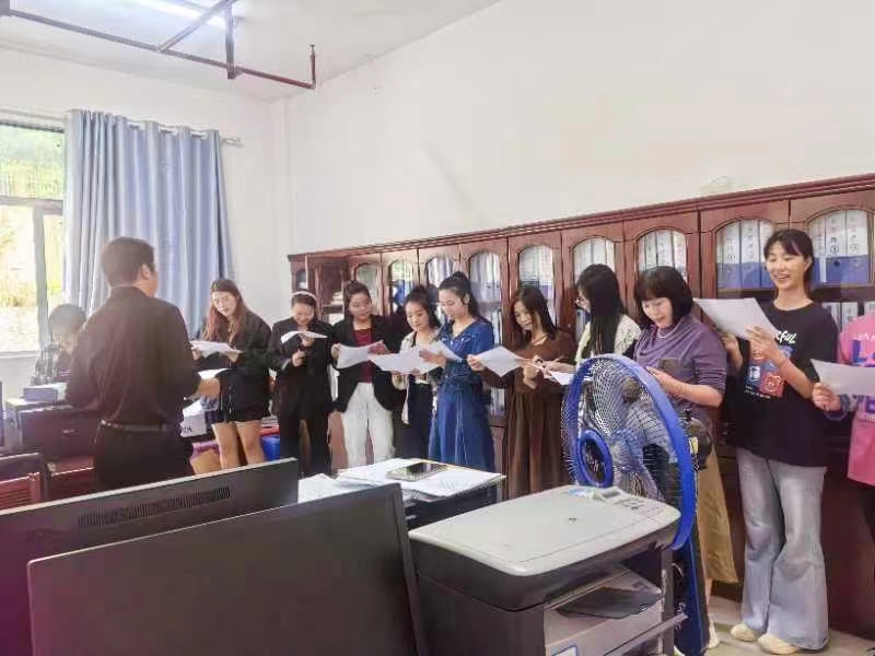 “环”抱童趣 “境”润童心—下花桥镇中心幼儿园环境创设评比