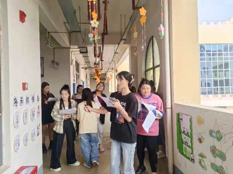 “环”抱童趣 “境”润童心—下花桥镇中心幼儿园环境创设评比