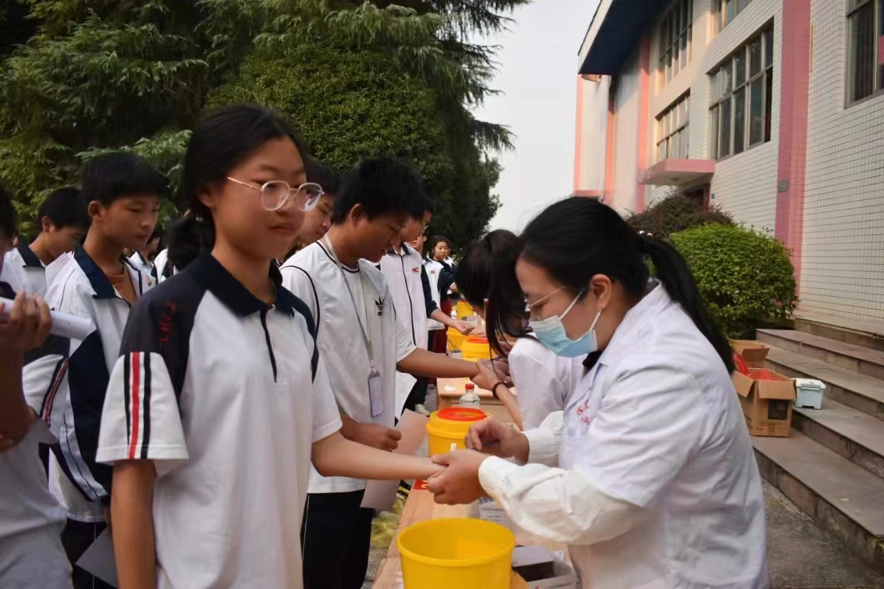 隆回二中：师生全体进行结核病筛查