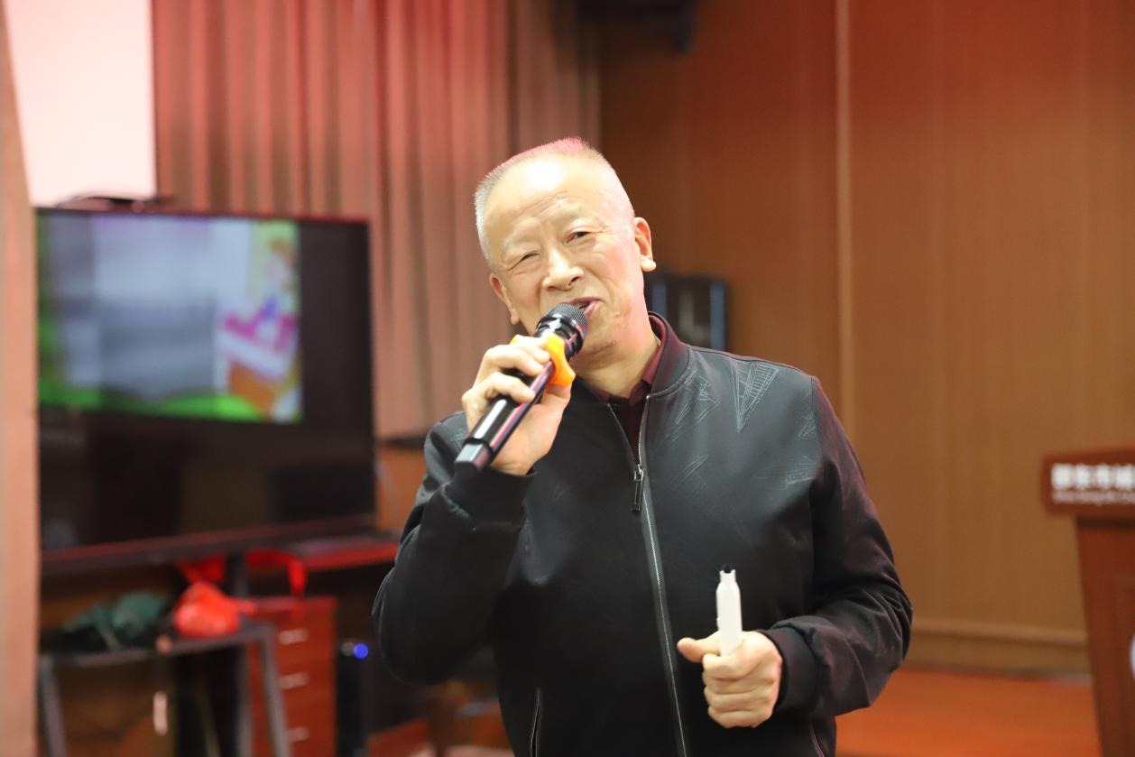 城区二小家长学校正式开课