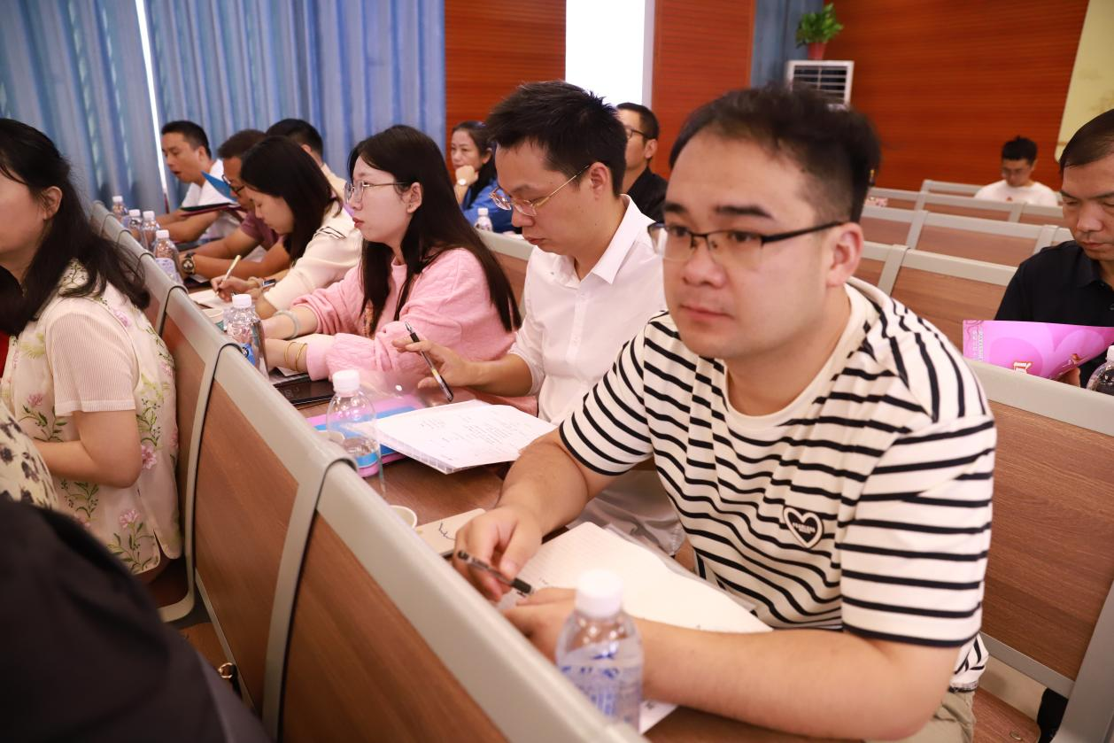 大祥一中参加湖湘C13教育联盟 校际交流活动暨联考命题研讨会