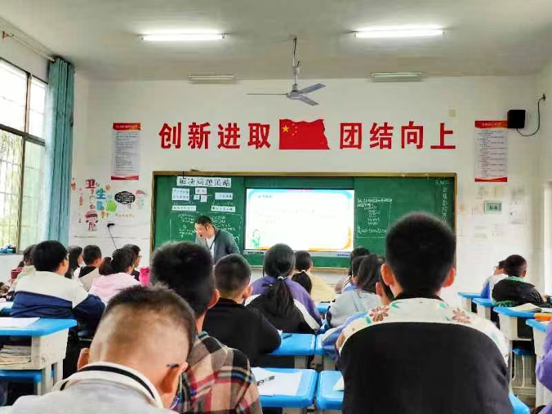 送教下乡展风采，携手共进促成长