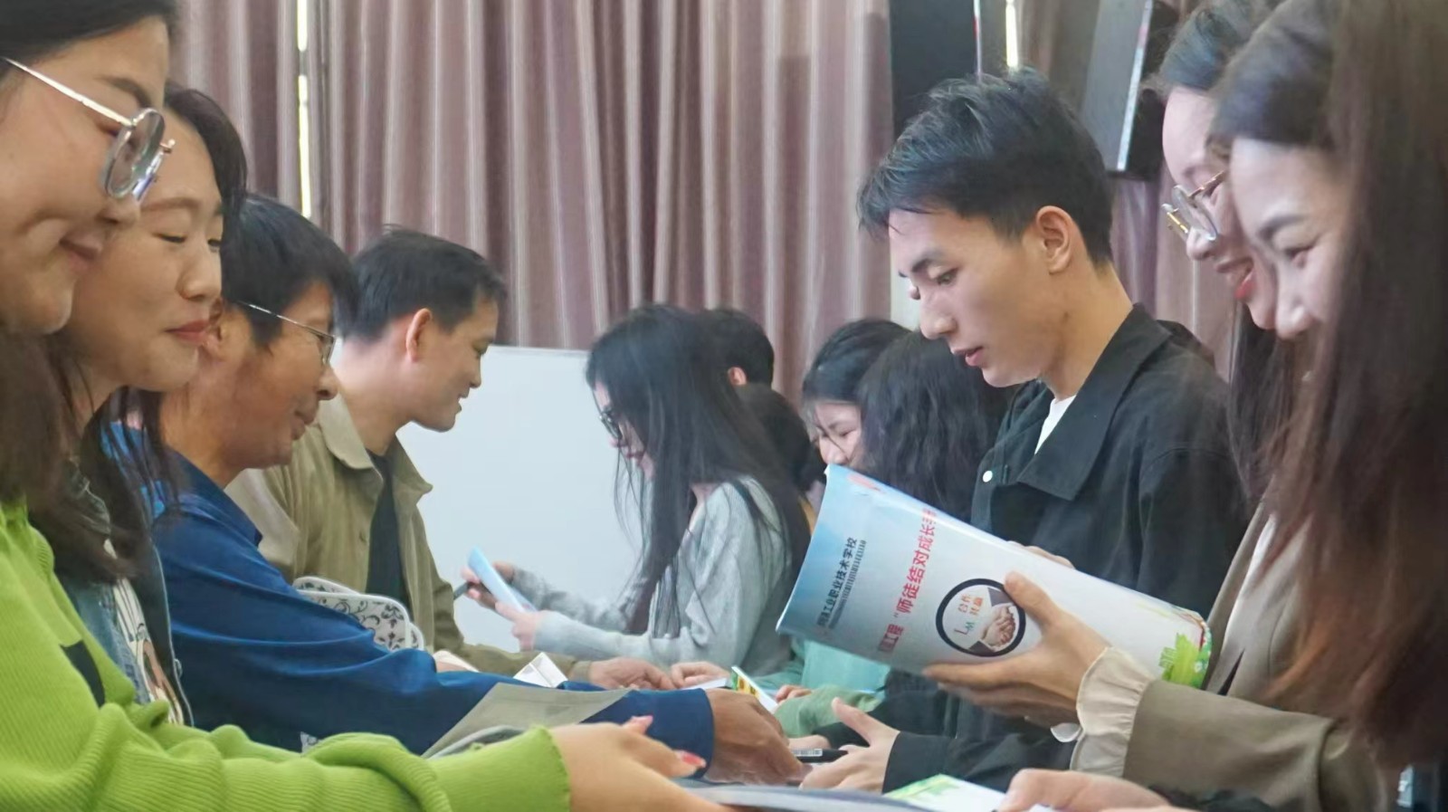 一青一蓝一传承，砼心砼德同铸梦