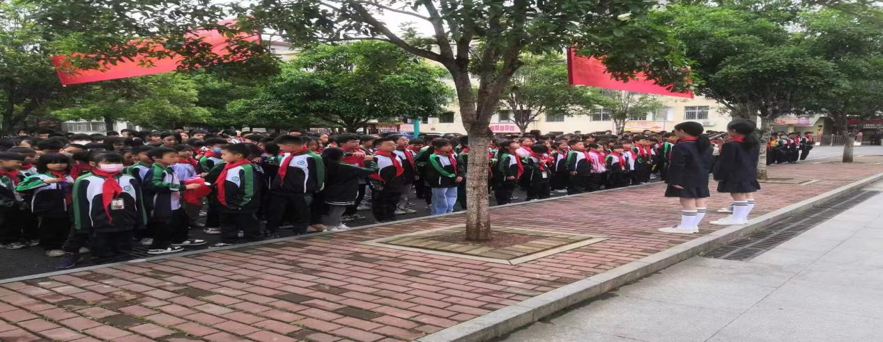 红领巾，爱祖国