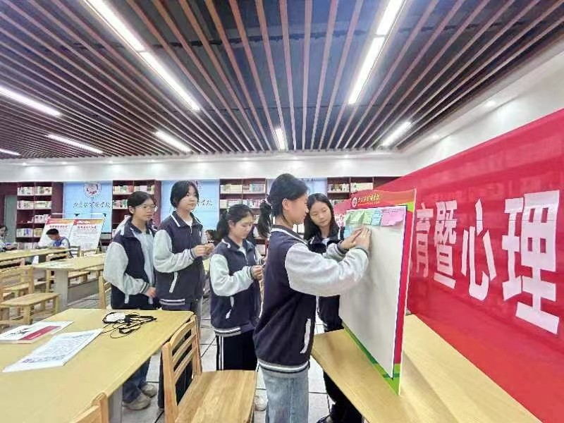 白仓镇芙蓉学校开展“我和我的祖国”读书教育