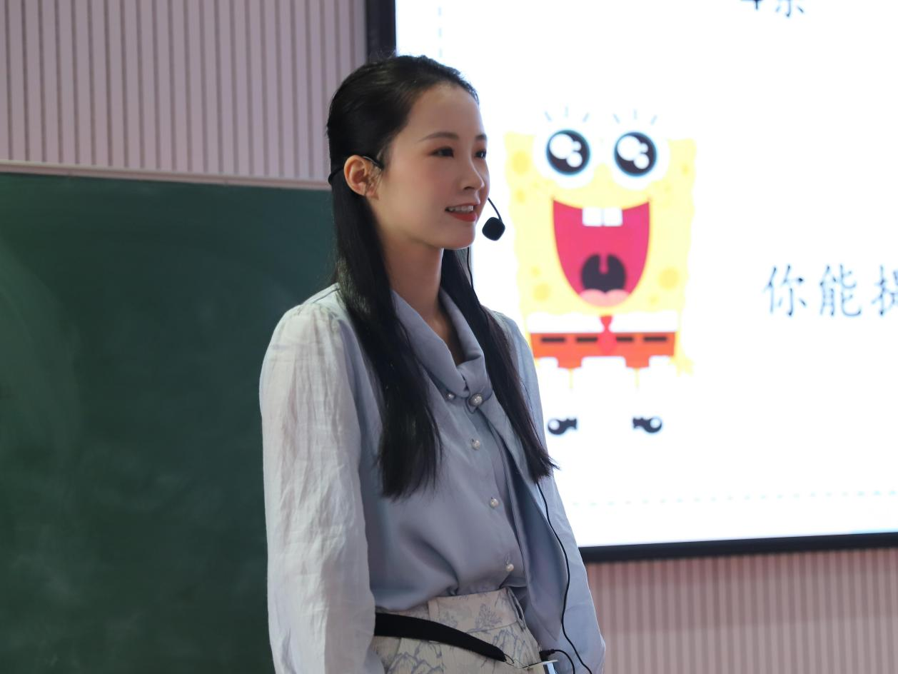 城区二小青蓝学院举行数学校本研修