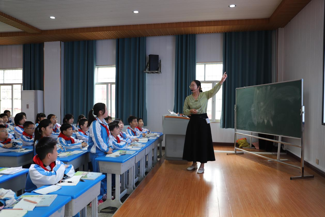 城区二小青蓝学院举行数学校本研修