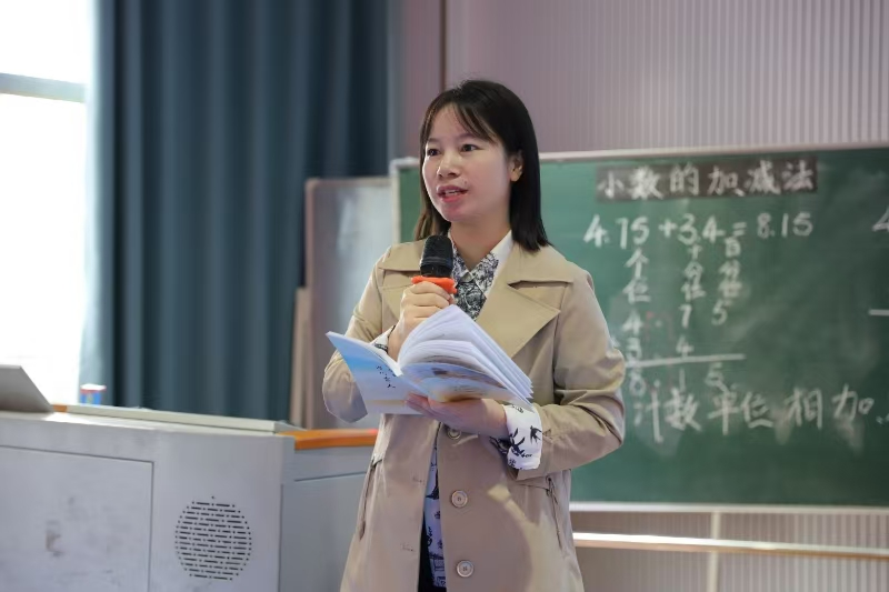 城区二小青蓝学院举行数学校本研修