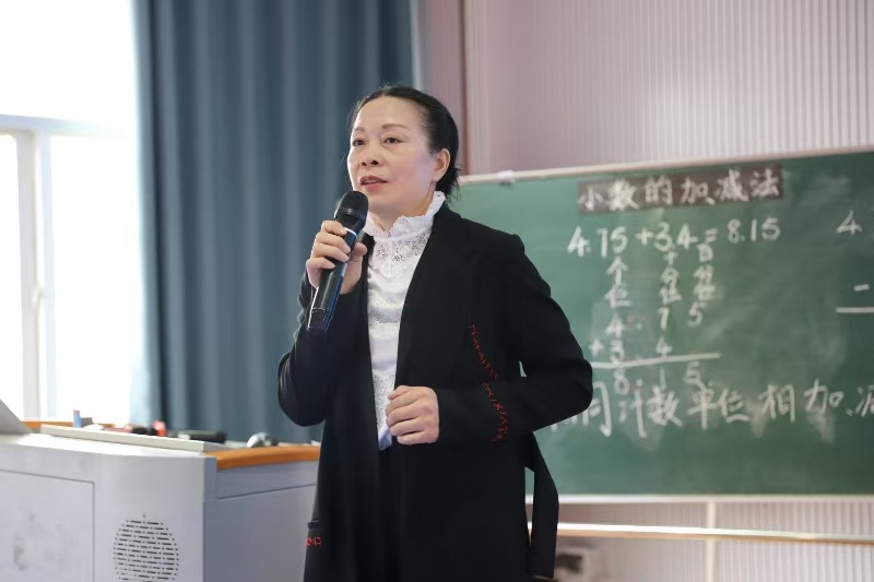 城区二小青蓝学院举行数学校本研修