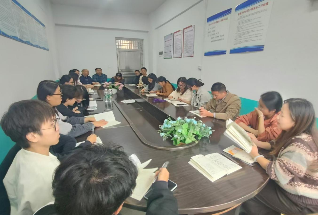 展课堂风采，促新秀成长