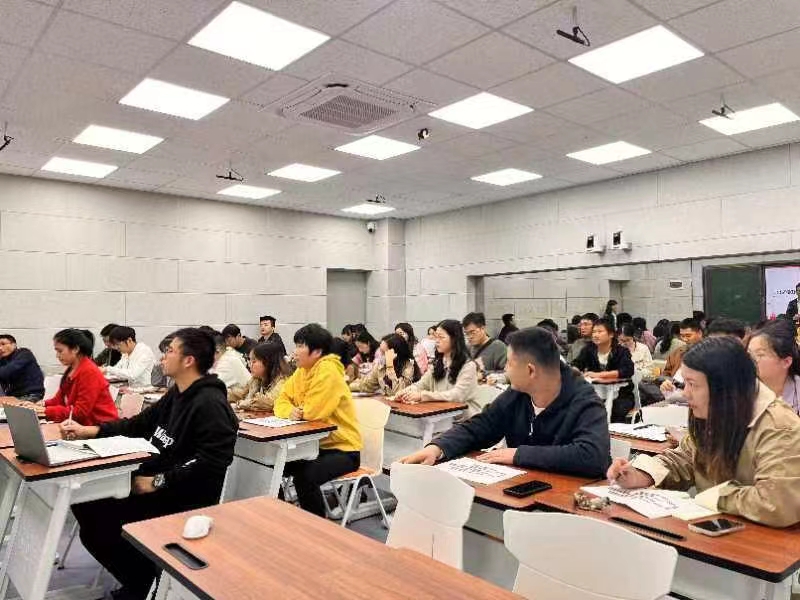 规范学籍管理，做好资助管理的“护航人”