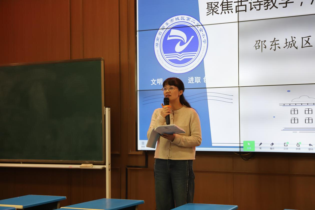 城区二小举行“壹课堂”主题式校本研修