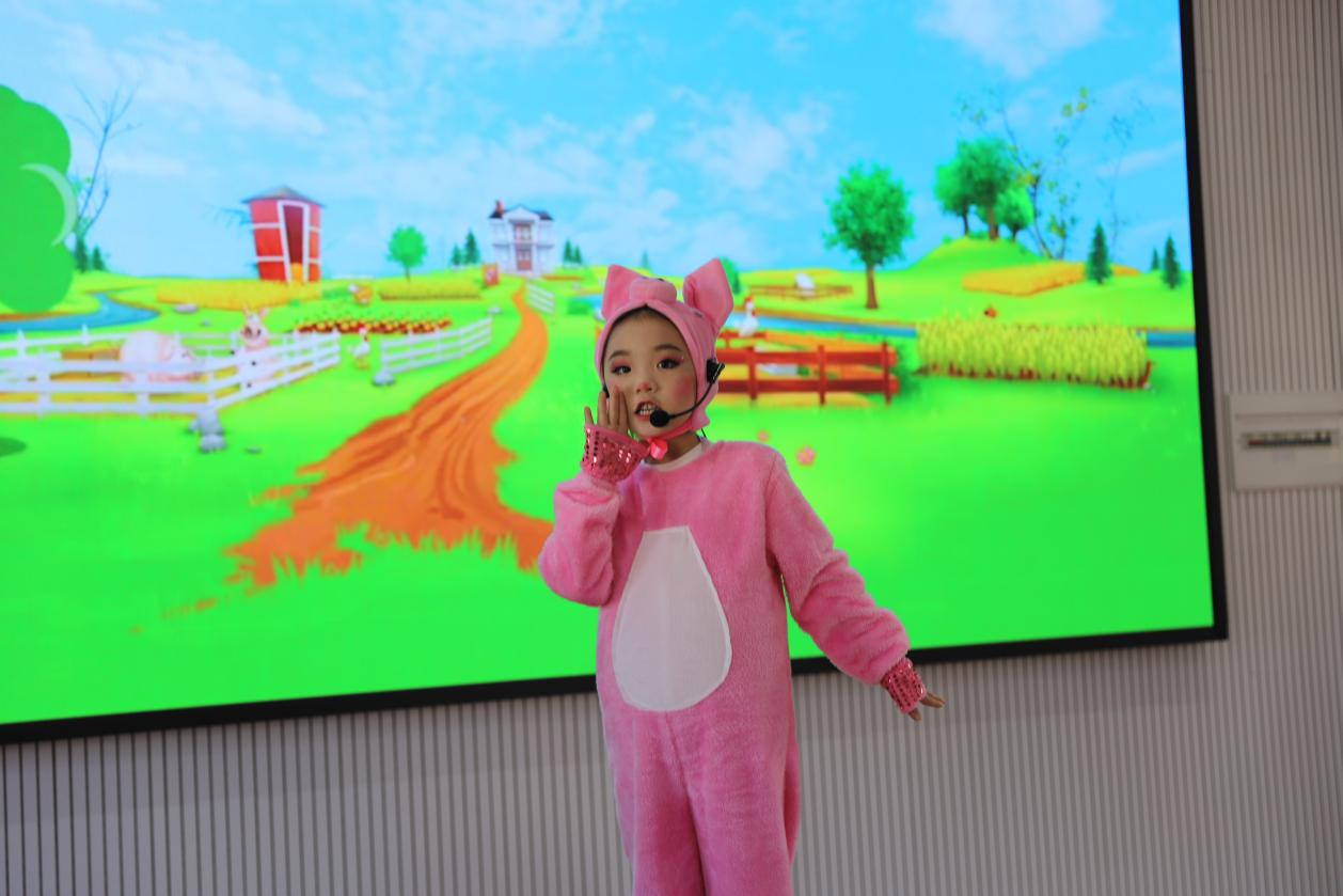 学校举行一年级小故事演讲比赛