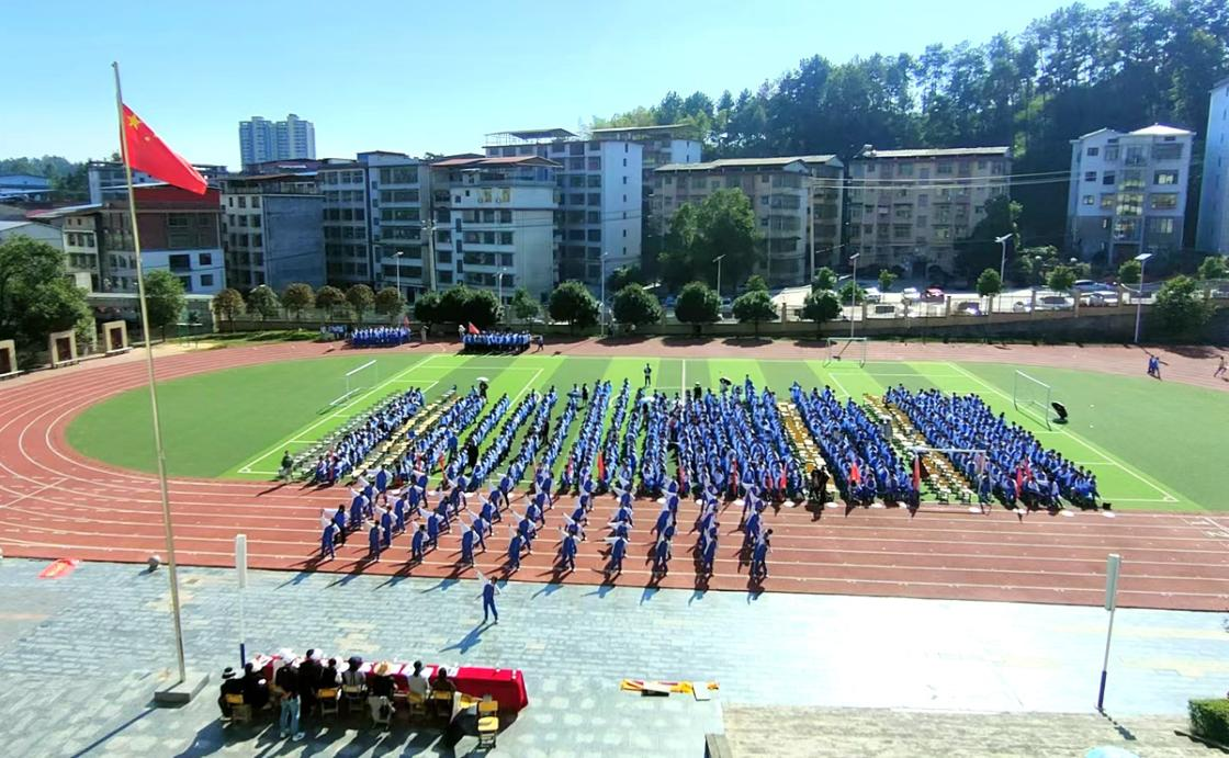 塘渡口中学举行七年级广播体操比赛