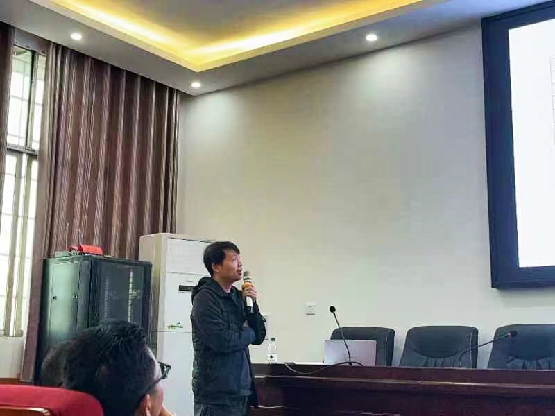 凝心聚力共研讨，卯足干劲备高考