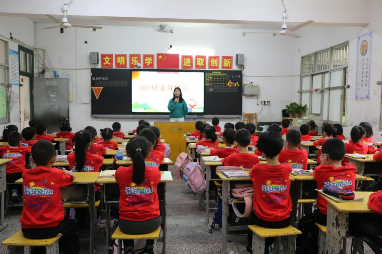 城区二小举行一年级常规展示活动