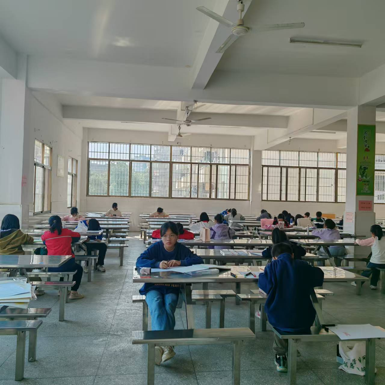 五峰铺镇中心完小举行秋季书画比赛