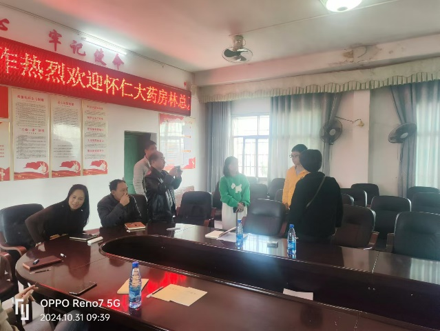 怀仁大药房与关工委领导赴飞仙桥中学开展指导与资助