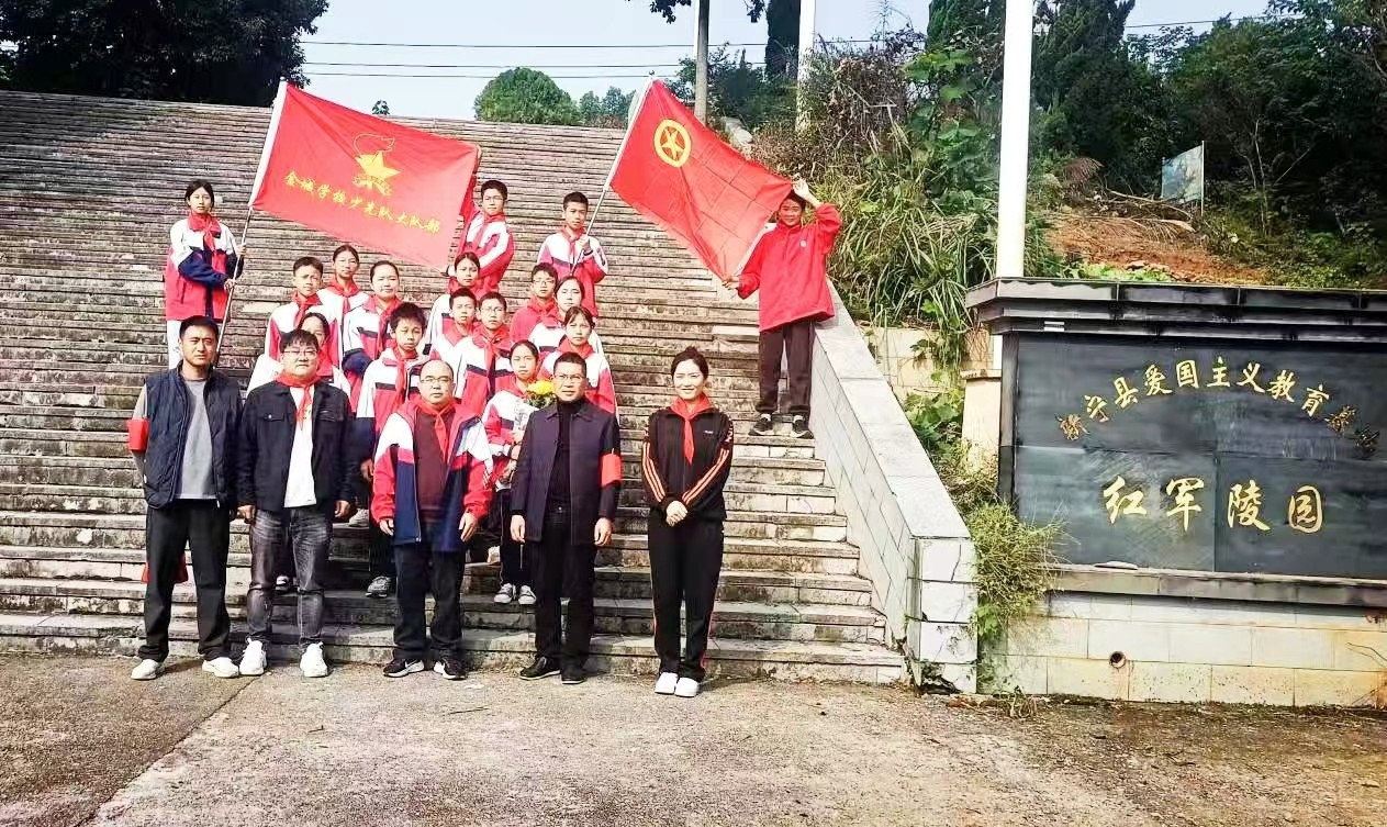 缅怀革命先烈  继承革命传统