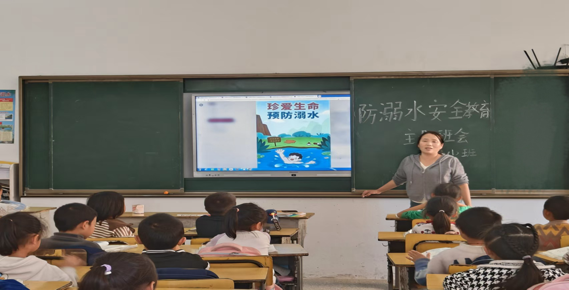 “秋冬换季，安全‘泳’记 —— 强化防溺水意识与技能”