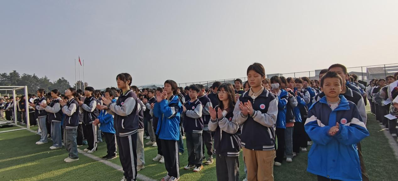 白仓镇芙蓉学校举行国旗下的讲话“爱护校园公物，争做校园主人”